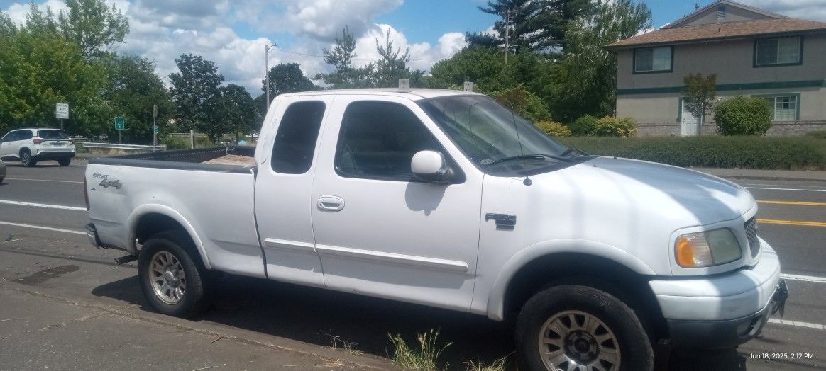 ***2002 FORD F-150 Tritan V-8 Sport 4x4****