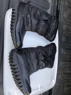 Mountrek Primloft Women’s Waterproof, Lisa puff, black boots, size 9