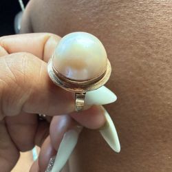 14kt Gold Ring W- Large Pearl 