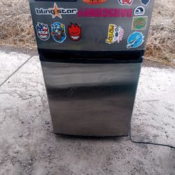 Mini Refrigerator/Freezer