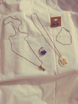 2 necklaces, 1 pair of earrings, 1 ring, 1 bracelet!