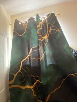 Green marble curtains