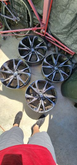 2017 Honda Civic Hatchback Sport 18" wheels
