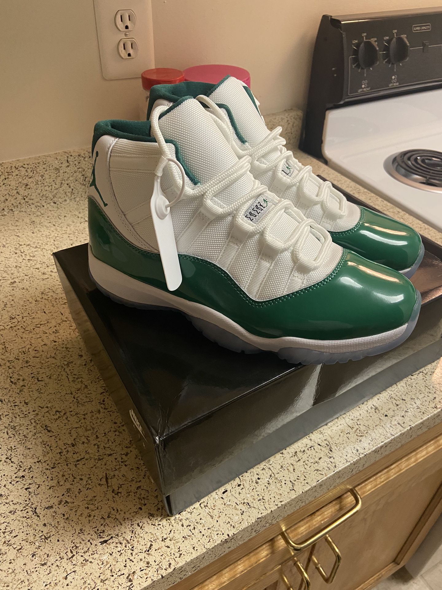 Jordan 11 Green white
