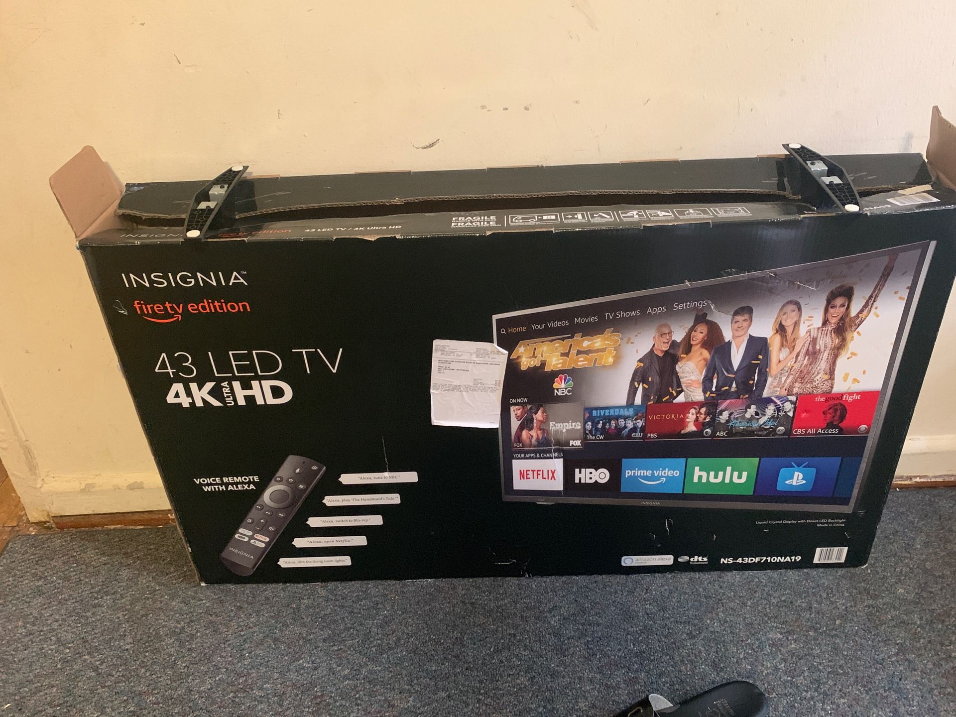 Insignia 43 inch smart tv(barely used in perfect condition)