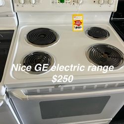 Nice GE Electric Range 