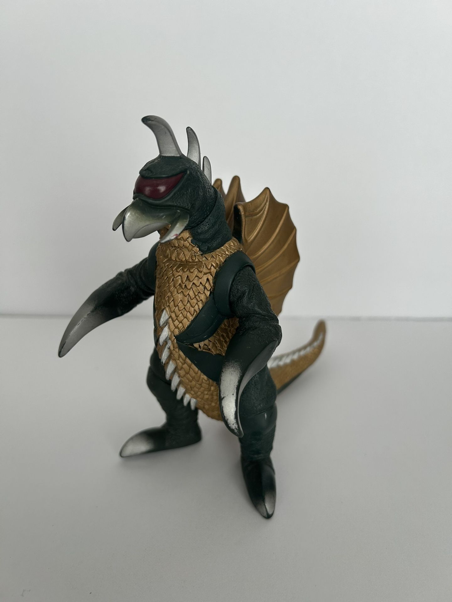 Gigan Godzilla Figure Bandai 2002 6” Used