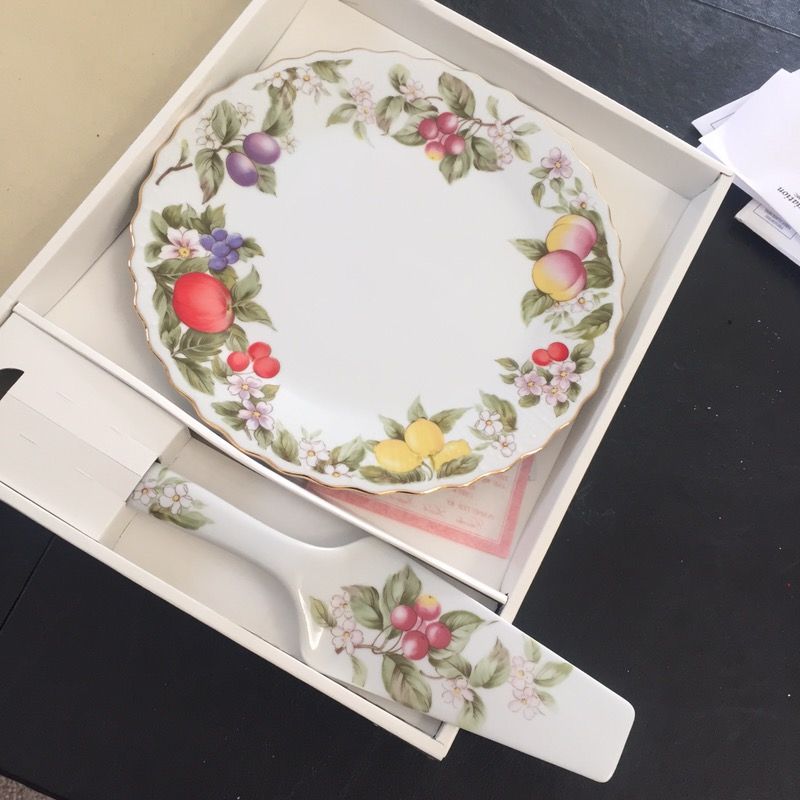 New Beautiful porcelain cake plate set