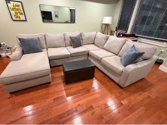 Raymour and Flanigan 3pc Sectional W/ Laf Chaise