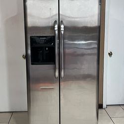 Frigidaire 32 in. Side-by-side refrigerator