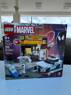 Marvel Spiderman Miles Morales vs. the Spot Lego set NEW!