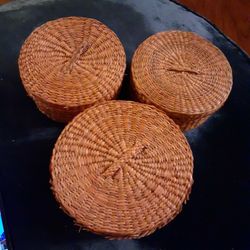 GORGEOUS Handmade Rattan Nesting Round Baskets Lot of 7.
