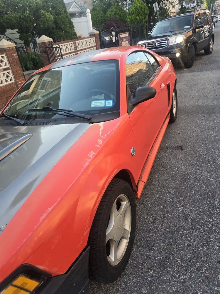 2004 Ford Mustang