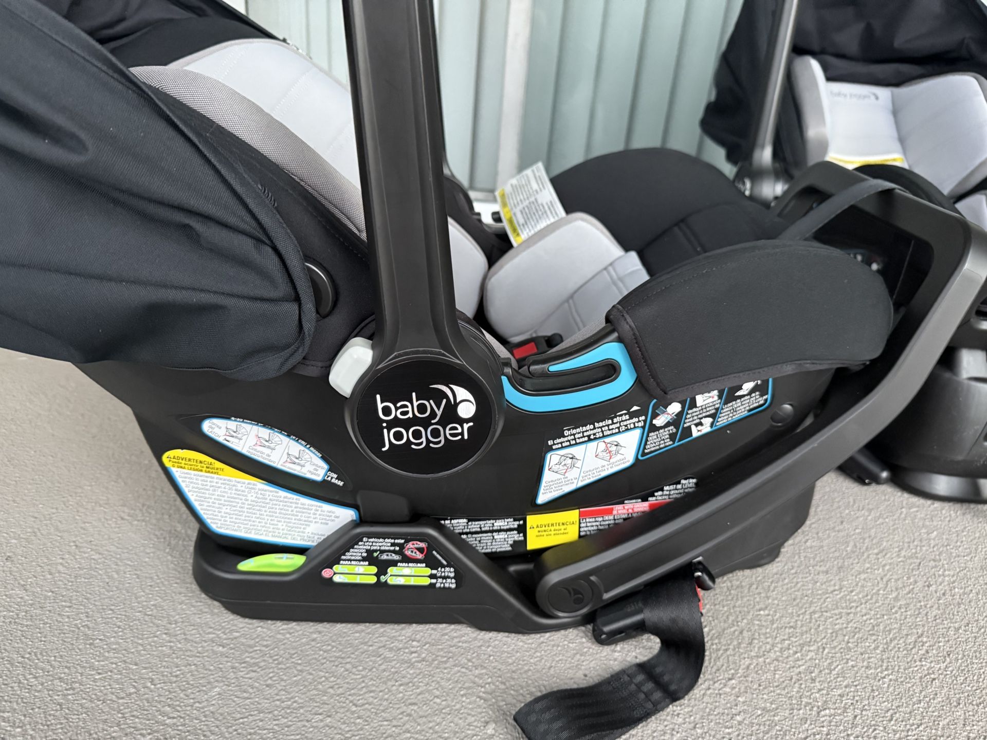 2 Car Seats - Baby Jogger City GO 2 Infant