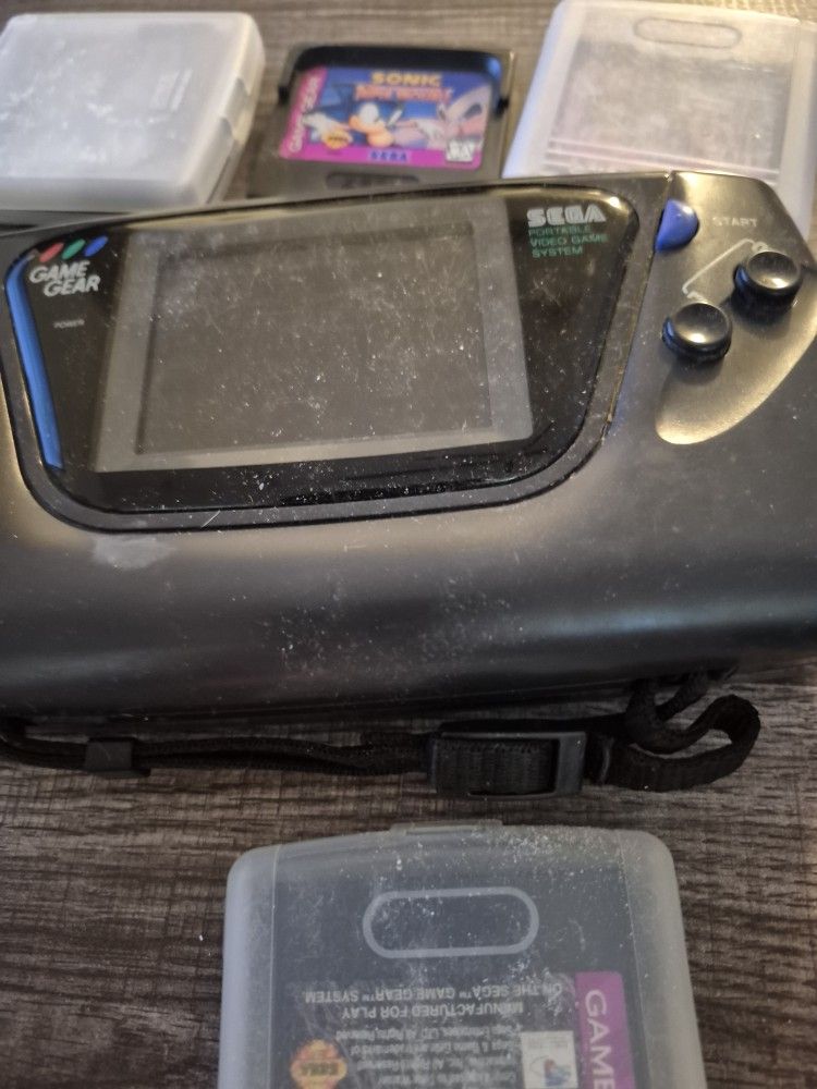 Working Sega3 Gamegear With 4 Games And Carrying Case