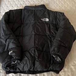It’s Very Good Jacket For Boys From North Face It’s A Reversible The Size Is XSTP Barely Used The Color Is Black And gray It’s For Kids Not Adults