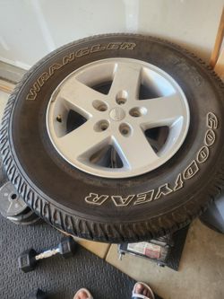 2016 jeep wrangler 5 rims one tire good condition