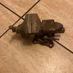Bench Vise With Swivel Base