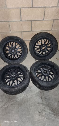 Black racing wheels