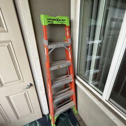 Cross X Step Ladder