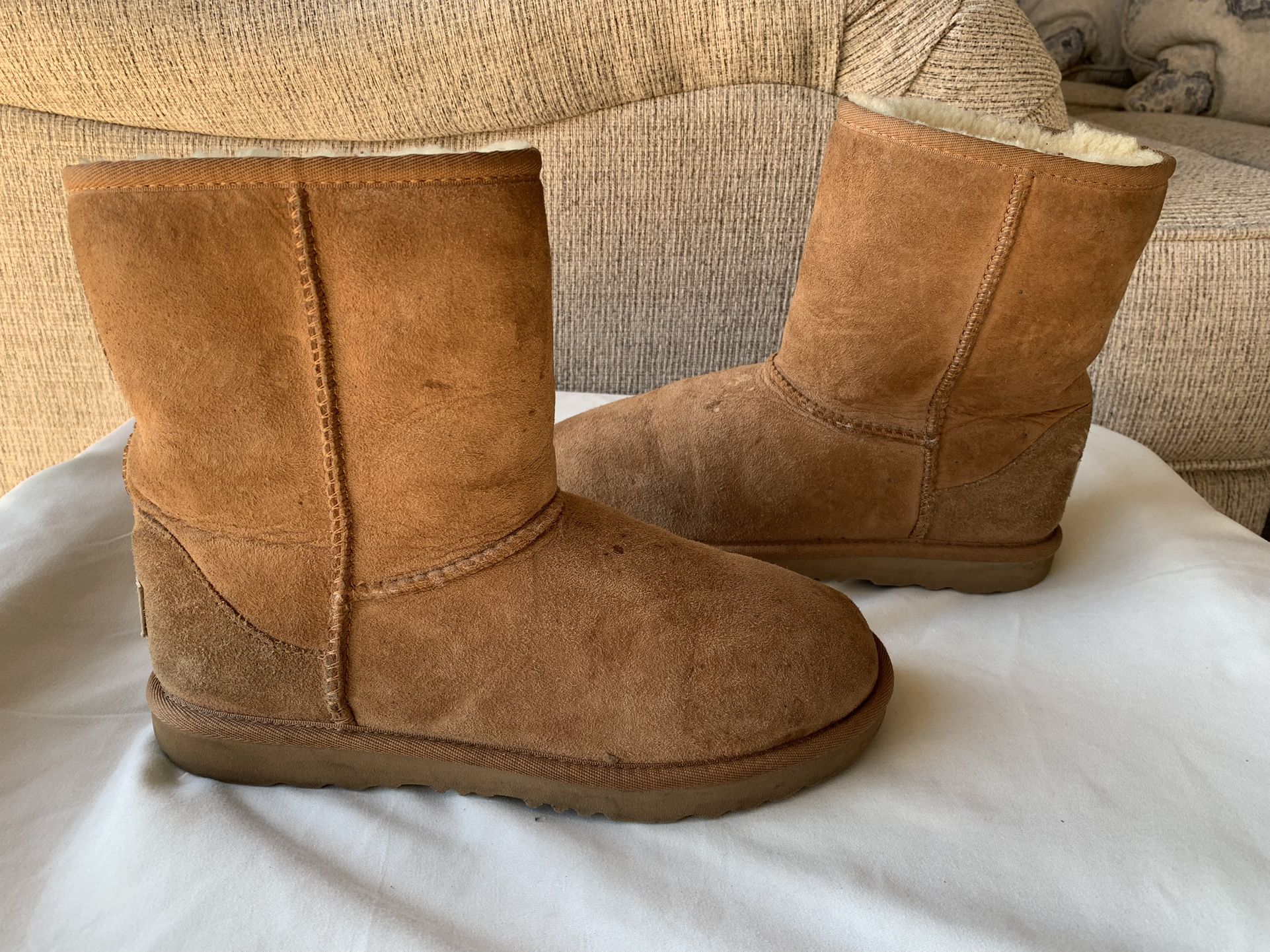 UGG Women's Classic Short II Mid-Calf Sheepskin Boots 1016223 Brown Size 5