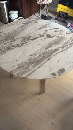 Round Dining table