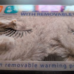 Sleep mask with removqblewarmingpouch