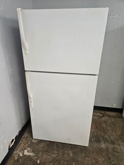 general electric top and bottom white refrigerator