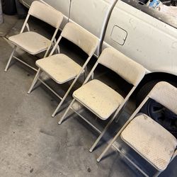 4 folding padded chairs