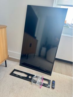 50” Hisense TV & Wall Mount