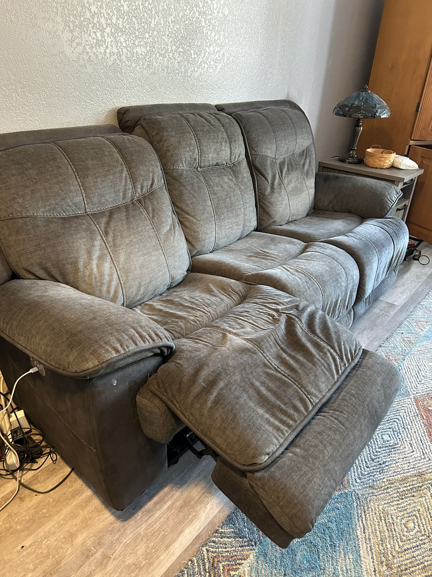 Reclining sofa