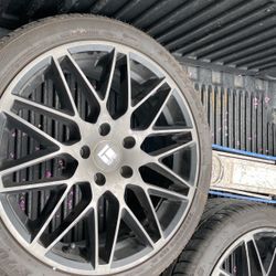 Honda Civic 2016 18 “ Bought In Feb Only 2,000 Miles On Them 