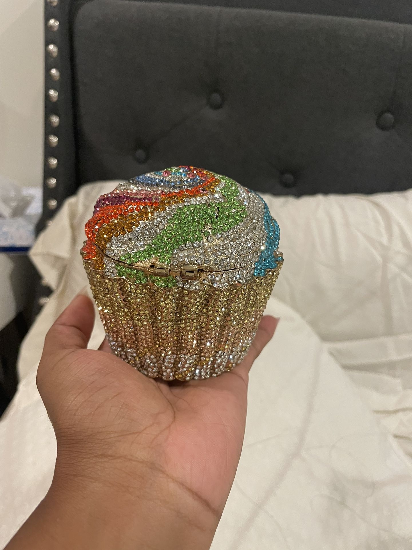 cupcake clutch