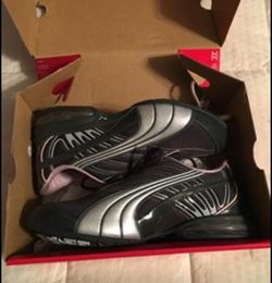 brand New women’s puma sneakers size 6