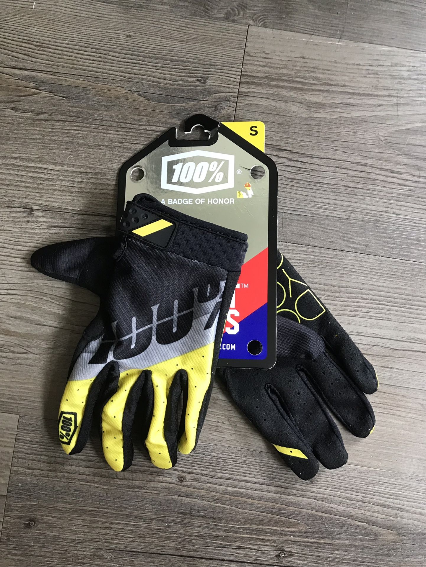 NWT Men’s Cycling Gloves - Small