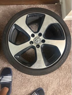 Volkswagen 5-Spoke Alloy Wheel with Tire