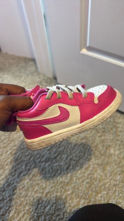 Nikes Pink/White