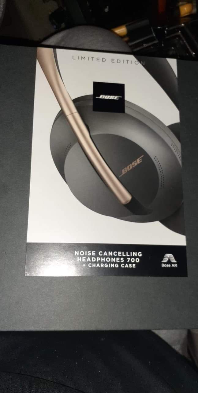 BOSE NOISE CANCELLING HEADPHONES 700 + CHARGER SPECIAL ADDITION