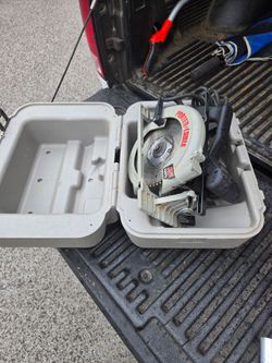 Nice Heavy-duty 7 1/4  Circular Saw. "CHECK OUT MY PAGE FOR MORE DEALS "