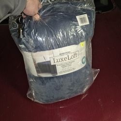 Berkshire Queen sized blanket