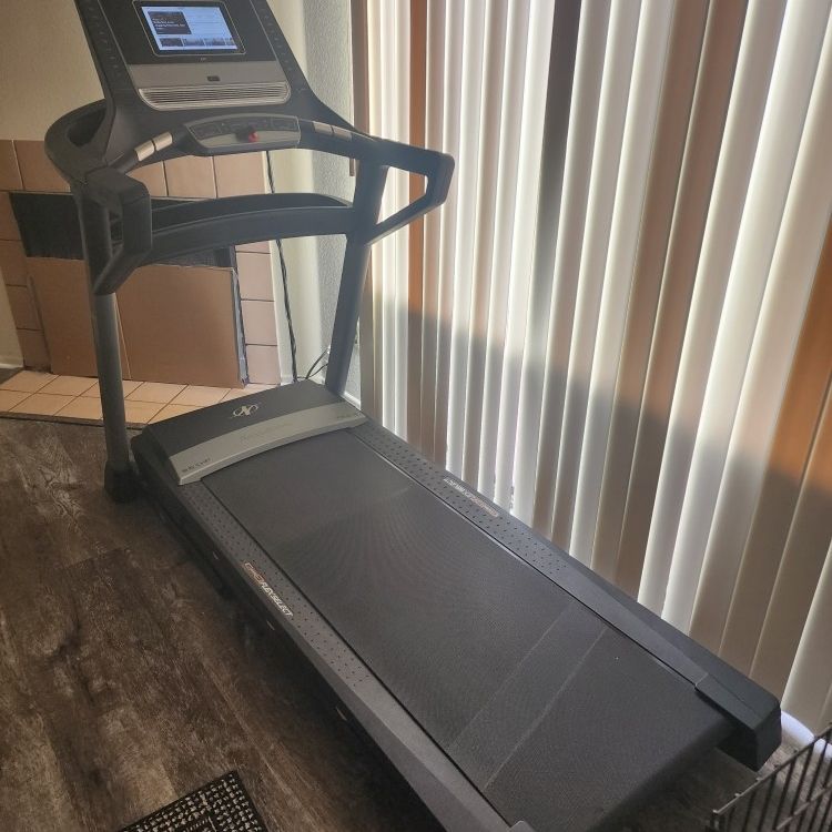 Treadmill NordicTrack T8.5S Treadmill Very Good Condition for