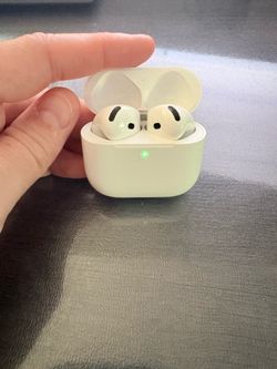 AirPods 4th generation like new