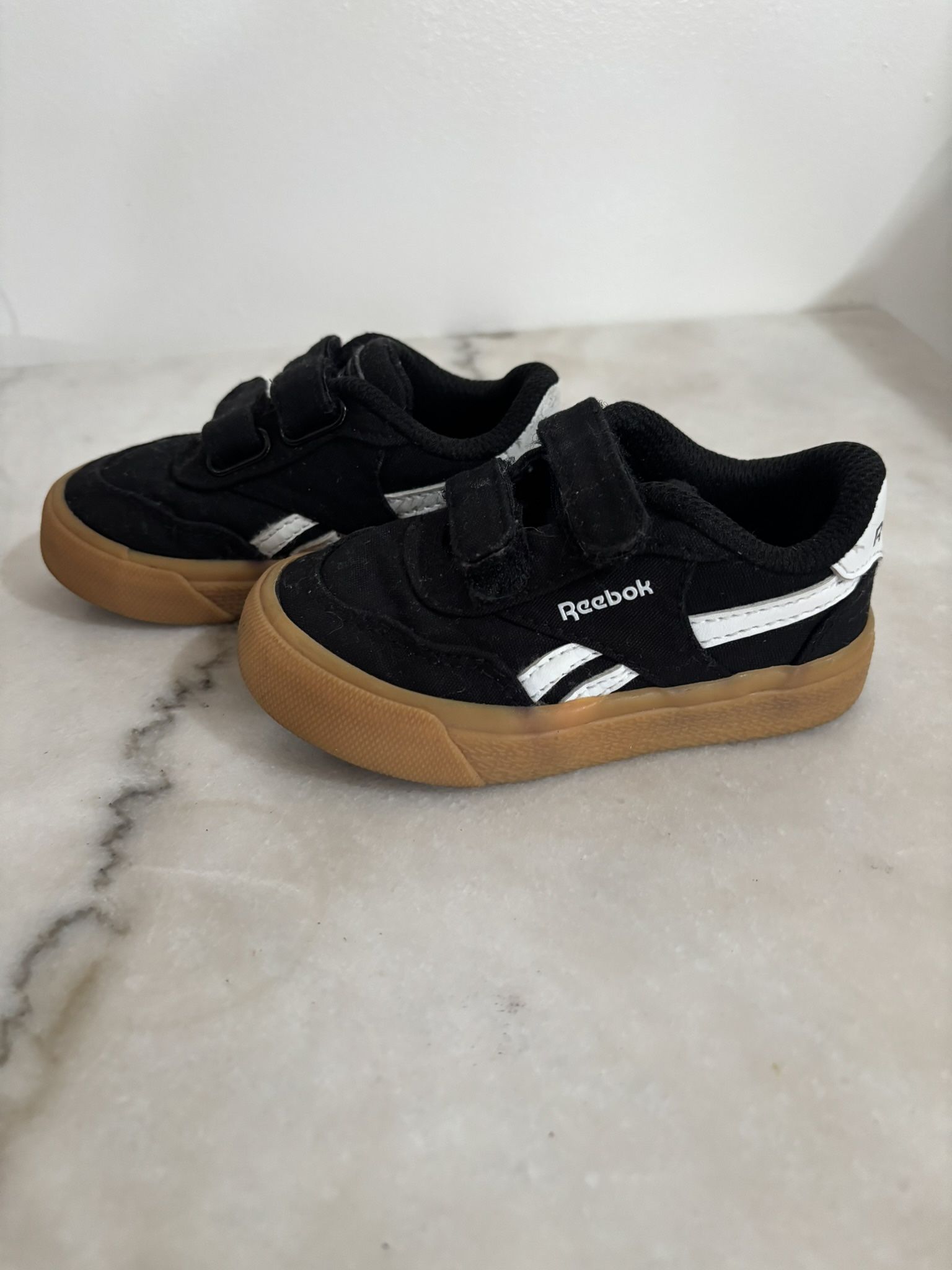 Black Reebok shoes size 6c for little kids.