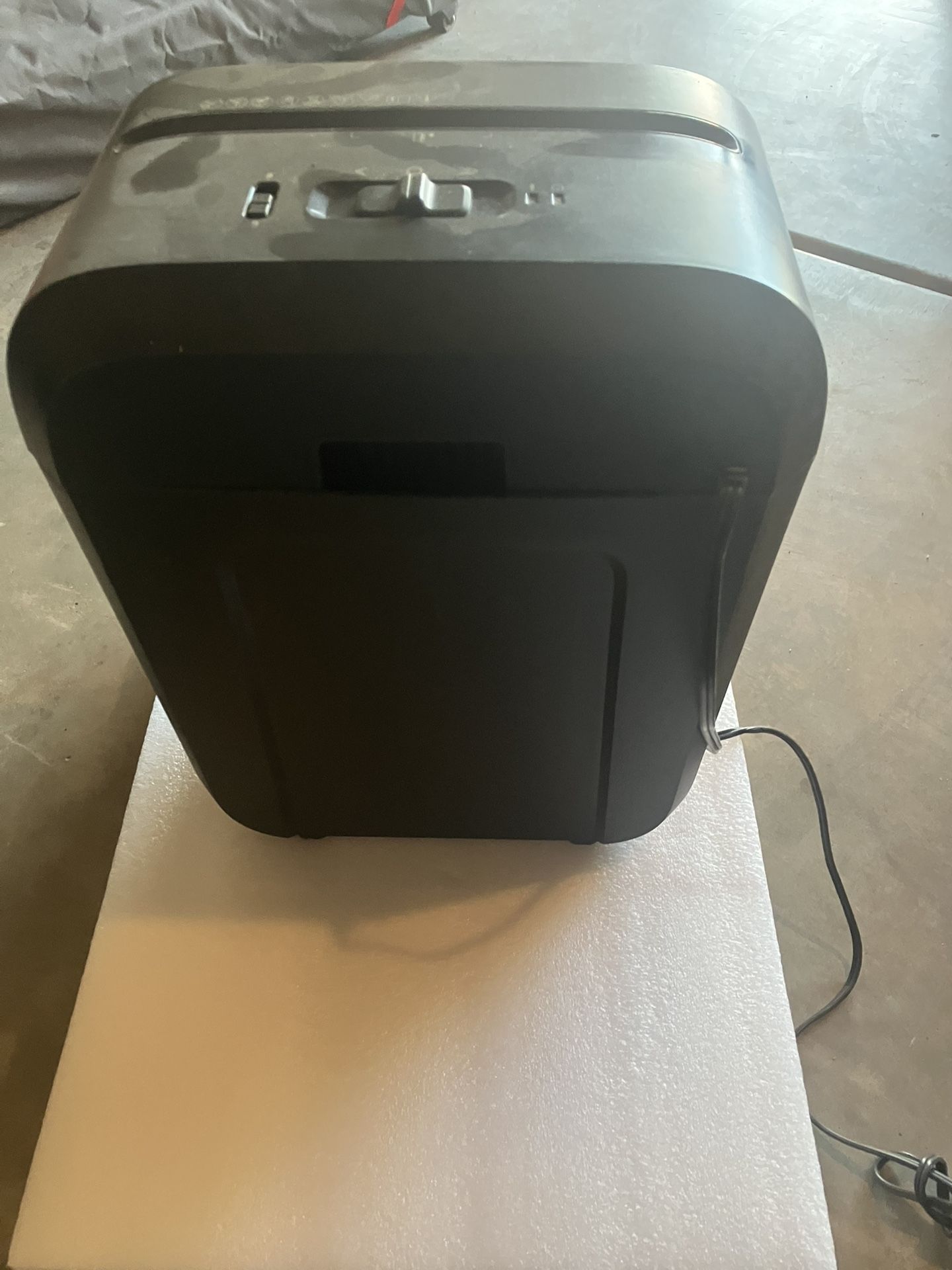 Fellows paper shredder…model LX50-rs ….$40.00 OBO