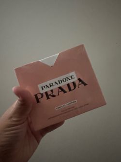 Prada paradoxe virtual flower