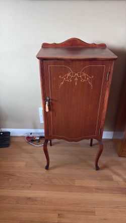 Victrola Record Holder