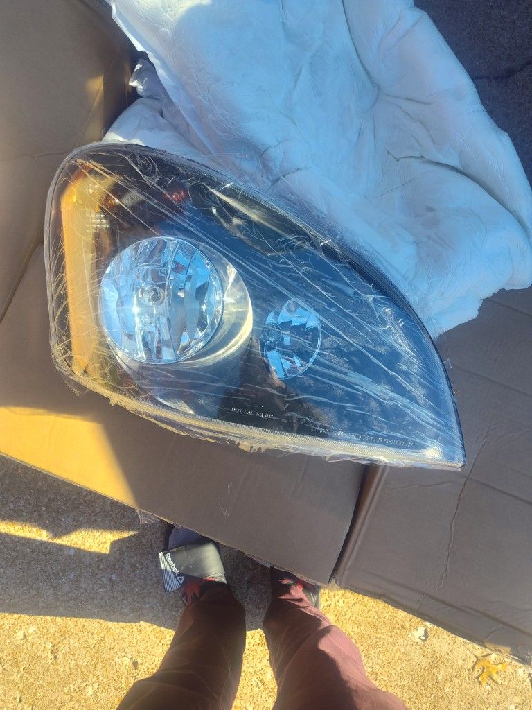 Headlights for Freightliner cascadia models