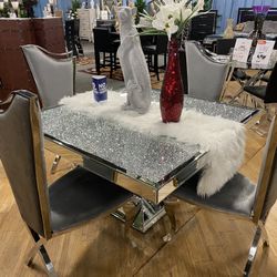 GLAM TABLE & 4 CHAIRS