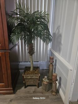 Artificial Palm