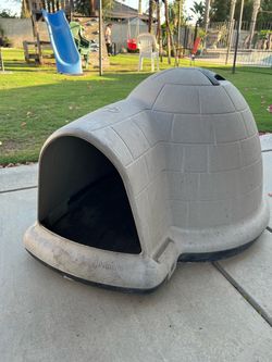 Petmate Igloo Dog House